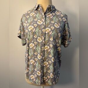 Gray Floral/Botanical Button Down Tee